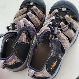 Boys keen sandals